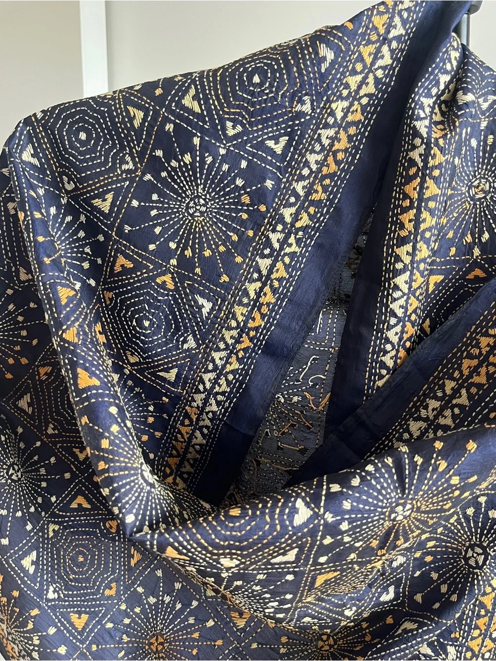 NEW HEIRLOOM STOLE SCARF SHAWL HAND EMBROIDERED KANTHA NAVY BLUE  & BEIGE  SILK